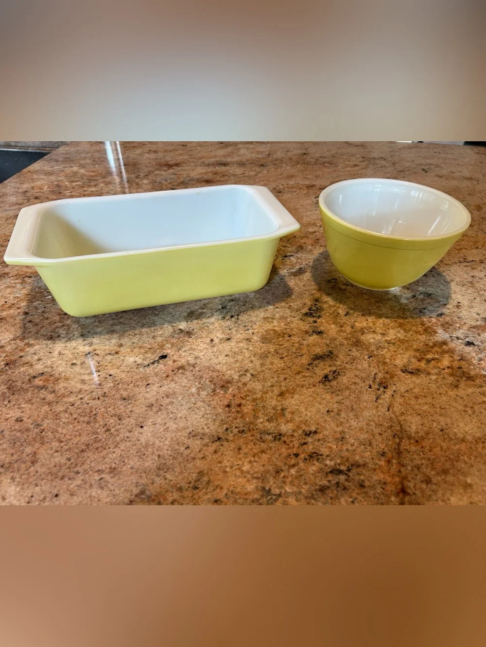Pyrex #401 1.5 pt Yellow Primary Colors mixing nesting bowl 1940s 1950s No Chips